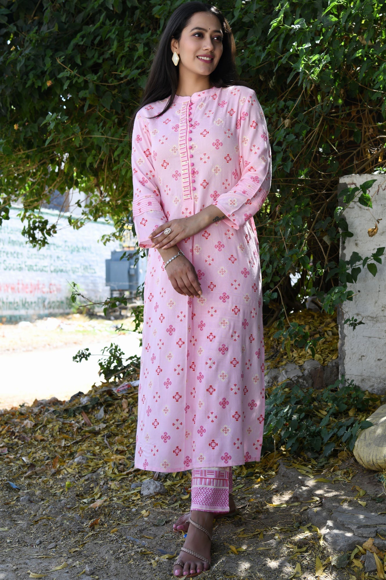 AAHELI PINK PRINTED HANDWORK KURTA WITH PANT SET